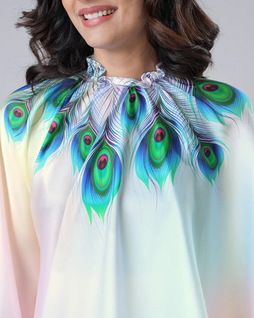 Vastrikaara Tredy Color Blend Feather Freehand Designer Saree