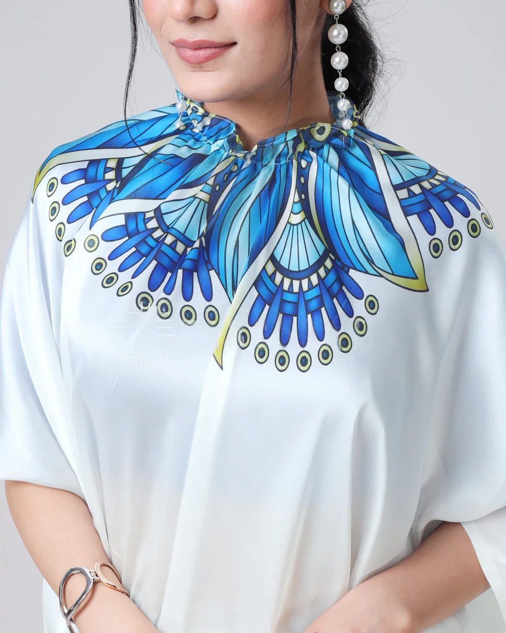 Vastrikaara Trendsetting Royal Mandalaa Freehand Satin Saree